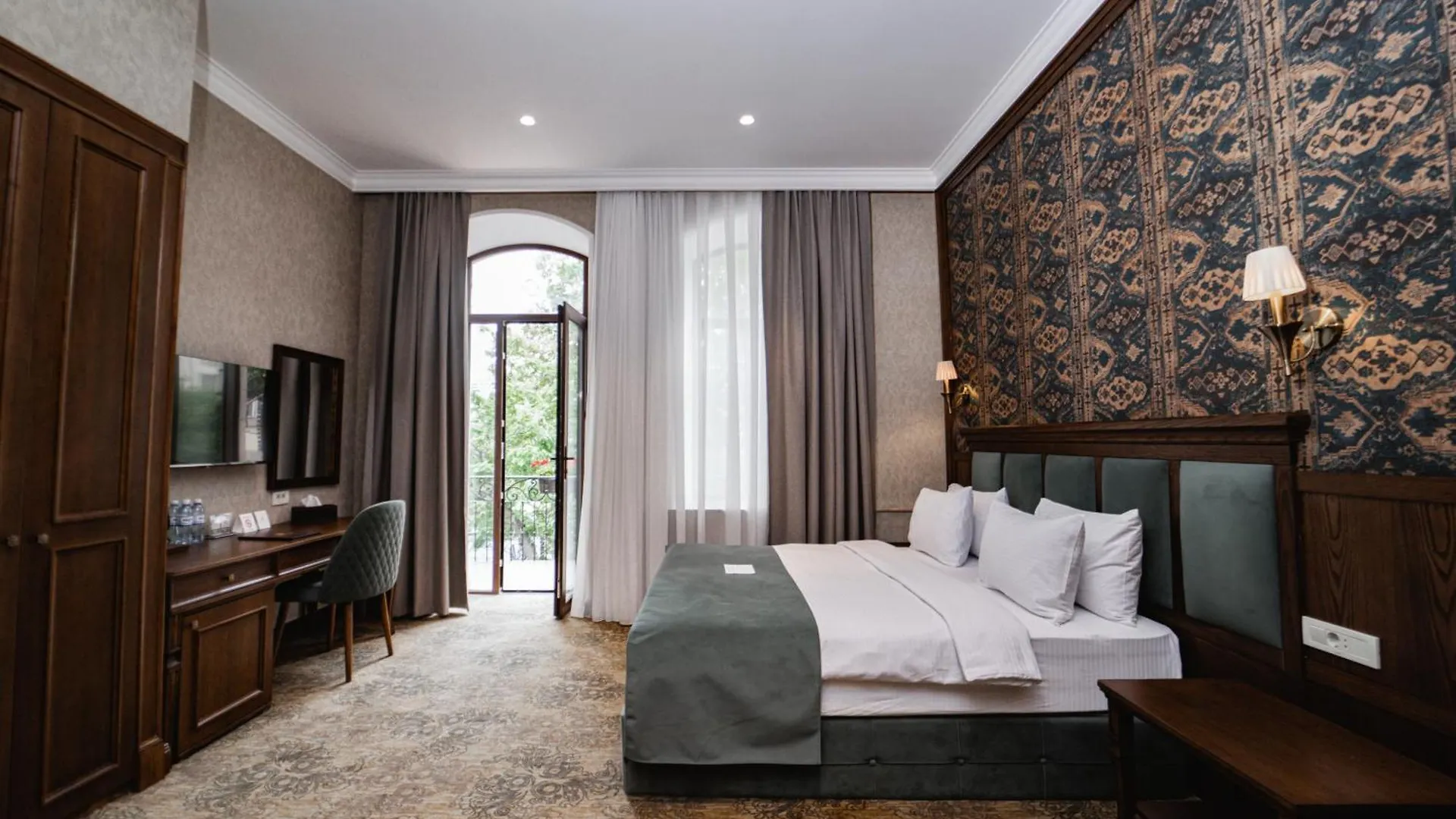 Midway Baku Hotel