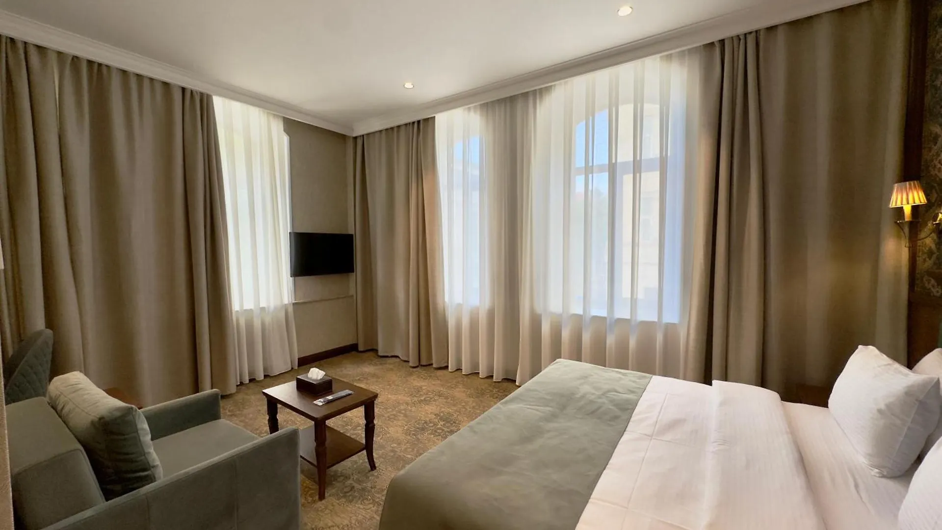 Midway Baku Hotel 4*,
